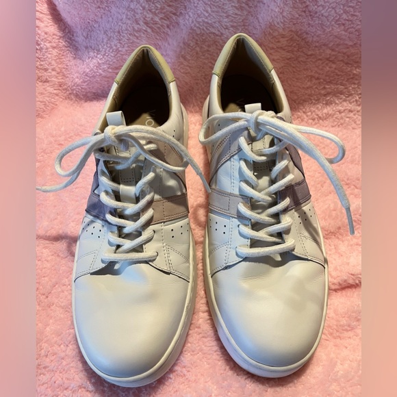 Vionic Simasa Women's Sneaker with Orthotic Support. leather lace-up, size 9.5 - Picture 7 of 8